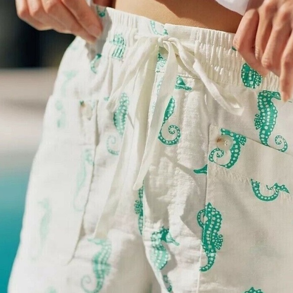 NWT Anthropologie Maeve Short White with Green Seahorses Size M - Picture 2 of 9